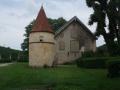 Le pigeonnier et les écuries du château de Quemigny